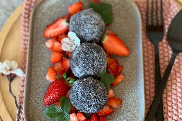 Topfenknödel mit Mohn